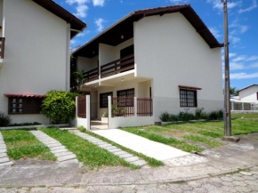  RESIDENCIAL COM CASAS DE 2 DORM - Praia Garopaba  Гаропаба